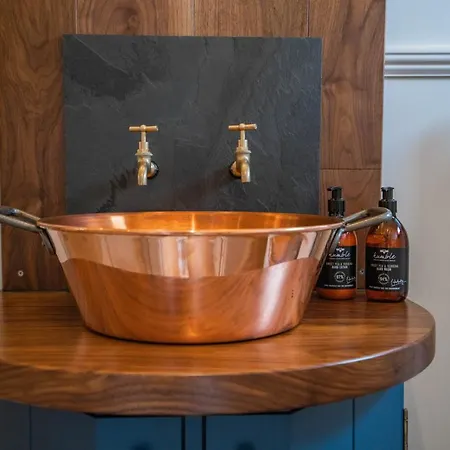 캠프장 Inglewood Shepherd's Huts 펜리스