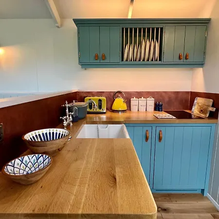 Camping Inglewood Shepherd's Huts *